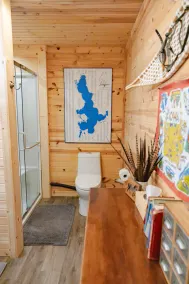 Cedar Bend Cabin con bañera de hidromasaje para 6 personas. - Image 4
