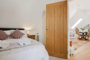 Beautiful 3 Bedroom Coach House in Oxfordshire - Image 2