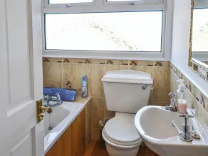 4 bedroom accommodation in Bridlington - Image 3