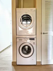 New 2 Bed 2 Bath Condo w/Pool, 1 min from Beach - Image 2