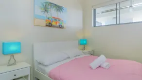 Drift South 34 - Luxurious rooftop holiday apartment with lagoon pool views - Image 4
