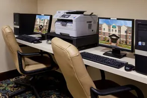 2 Bedroom | Comfortable Suite Near Cleveland - Image 4