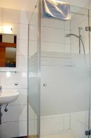 Skøn privat feriebolig for 20 personer med WIFI, TV og terrasse - Image 4