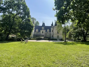 Charming superior room at Château Le Fresne - Image 5