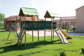 Maison ensoleillée et rustique pour 8 | Accès piscine et bain à remous - Image 2