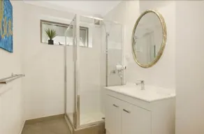 Fully equipped apartment just 500m from the town centre - Image 2