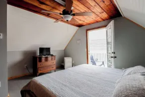 This house is a 4 bedroom(s), 2.5 bathrooms, located in Short Sands Beach , ME. - Image 5