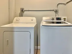 Downtown City View Renovated 2 beds Free Parking LM1503 - Image 2
