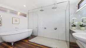 Victoria's - Hamptons Charm, Pool, Pizza Oven, Spectacular Ocean Views - Image 2