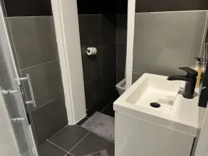 Luxury 1 bed apartment + 1 Sofa Bed - Image 4