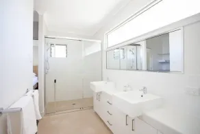 The Beach Holiday Home - Image 2