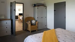 Makem's Self Catering Cottage - Image 5