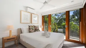 Little Cove Lodge 5 - Opposite Little Cove Beach - Image 3