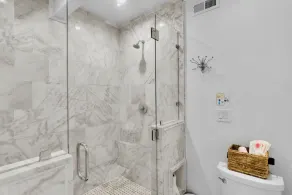 Charlotte Lux Lake House Private Peninsula, Hot Tub & Beach, Wheelchair access  - Image 4