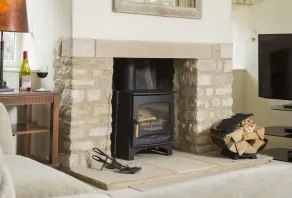 Enjoy a taste of rural life in this beautifully presented Cotswold period home. - Image 2