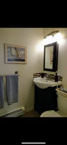 Cozy- 2-Bedroom clean and Quiet- Maple St. Walk anywhere - Image 2