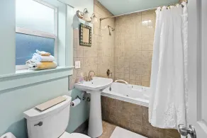 Bluemoon Vacation Rentals - Anne Hathaway House - Image 5