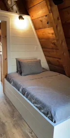 Perfect lake front cottage! Now with stairs to the water! - Image 5
