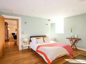 CLYNNOG HOUSE, pet friendly, with a garden in Newborough - Image 5