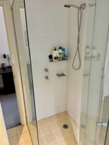Spacious 1 bedroom apartment with internal parking, pool and gym - Image 3