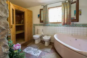 Villa Ramona: A characteristic and welcoming three-story villa situated in a quiet location, surrounded by a wonderful garden, with Free WI-FI. - Image 3