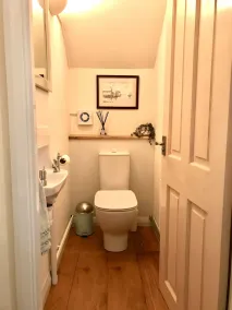 A lovely spacious 2 bedroom house suitable for up to 5 people. Own driveway. - Image 5
