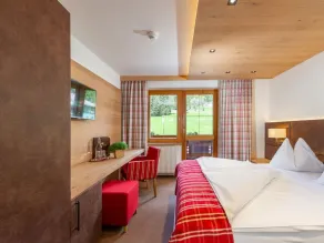 Cozy double room with shower & WC, breakfast - Hotel Lindenhof - Image 3