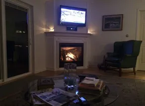 Privat luksus-tilflugtssted ... Liggende på toppen af en bløff, utrolig udsigt over søen og landsbyen - Image 2