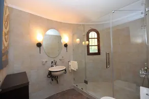 Luxurious costal villa in Pefkohori Chalkidiki - Image 5