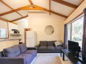 Two-Bedroom Bungalow - Self Contained, Two Bedroom Bungalow with 1 Queen, 1 Double/Single Bunk Bed & 1 Single, Private Backyard - Image 4