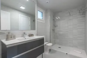 Apartment Right Next to Beach - Image 4