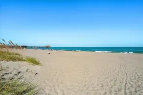 Affordable ONE BR Main Floor Condo RIGHT ON THE BEACH - KING Bed & Heated POOL! - Image 4