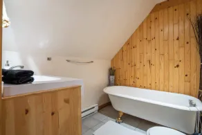 Au Chic Chalet des Chutes Chic Cottage - Image 3