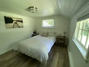 Charming Up North River Cottage - Image 4