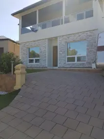 Private 2BR unit 4 beds free wifi & netflix & parks wine/beach - Image 3