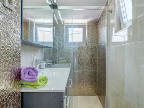 Luxurious Holiday Home in Arbanija with Jacuzzi - Image 2