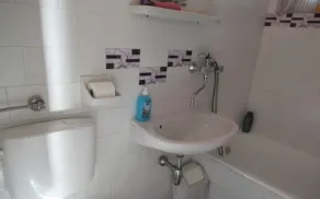 Holiday home with garden and only 300 m from the beach - Image 3