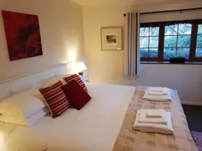Spacious pet-friendly, accessible family holiday home at Hawthorn Farm, Kent - Image 5