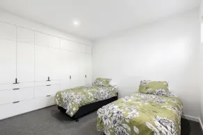 541 - 3 Bedroom Townhouse - Centrally Located- Free Parking - Free WIFI - Image 5