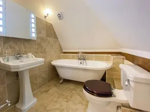 2 bedroom accommodation in Hothfield - Image 2