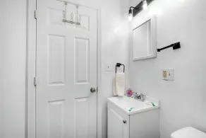 🚇 Modern 2BR Getaway | Fast Metro Link ✨ - Image 3