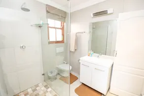 2 Bedroom Cottage, spacious open plan living area in the heart of Constantia - Image 3