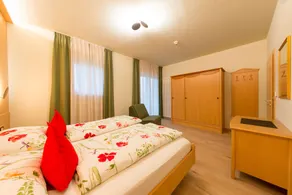 Geräumiges Zweiraum-Apartment mit Bergpanorama - Image 2