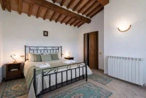 Exclusive villa for 24 guests with private pool between Umbria and Tuscany - Image 5
