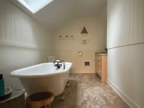 Mid century riverfront cabin. Hot tub, Pet friendly, Riverview - Image 4