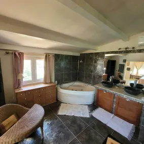 70m from the beach, pretty house 200m2, sea view, 6 bedrooms, 5 bathrooms, 7 wc, enclosed garden, 15 people - Image 3