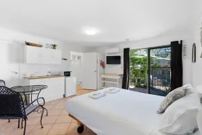 GORGEOUS STUDIO + 100M TO BEACH + POOL - Image 5