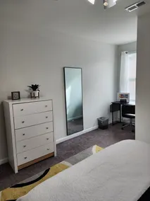 Quiet spacious 1BR Centrally Located w Parking/Washer/Dryer onsite. Hi Sp Wifi! - Image 5