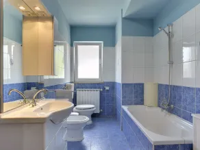Spacious House With Pool, Veranda And Fenced Playground. Very Family Friendly - Image 4