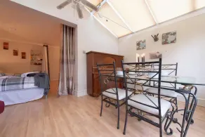 3bedroom Sleeps8 Parking FamilyFriendly NearExcel - Image 5